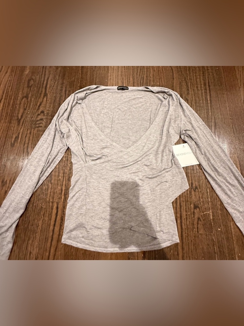 Beyond Yoga Light Gray V-Neck Long Sleeve Top
